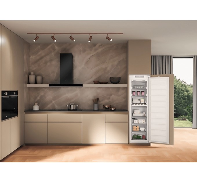 Морозильная камера Whirlpool встраиваемая, 177x54х54.5, 209л, А++, NF, инв., белый