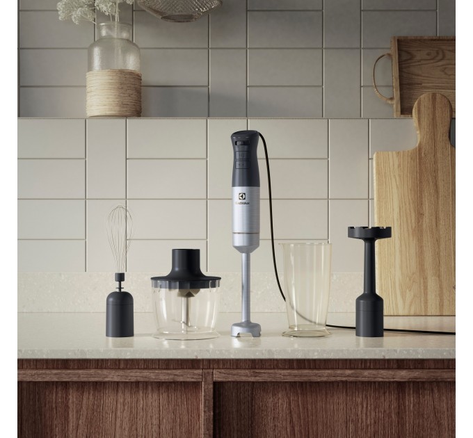 Блендер Electrolux заглибний 1000Вт, 4в1, чаша-700мл, чопер, насадка для пюре, чорний-метал