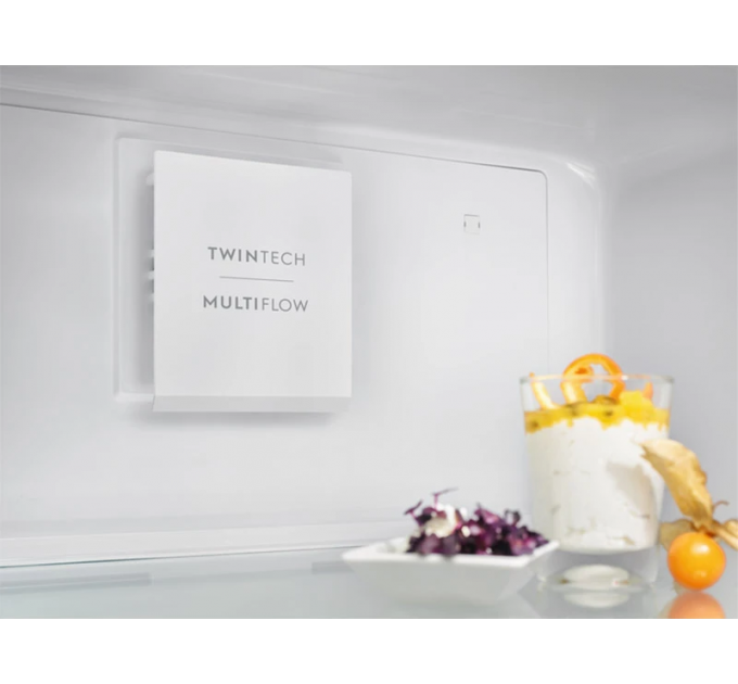 Холодильник Electrolux с нижн. мороз., 201x60х66, холод.отд.-266л, мороз.отд.-94л, 2дв., E, Combi, инв., диспл внутр., нерж