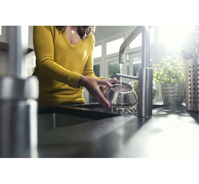 Соковитискач Philips Avance Collection відцентрований 1000Вт, чаша-1л, жмих-2.1л, жолоб на ціле яблуко, пластик, чорний