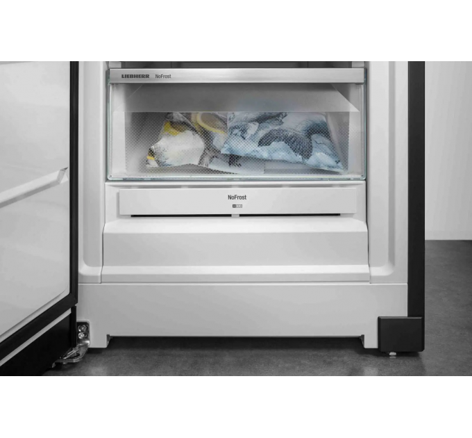 Холодильник Liebherr SBS, 185.5x119.4х67.5, холод.отд.-398л, мороз.отд.-271л, 2дв., A++, NF, диспл внутр., черный
