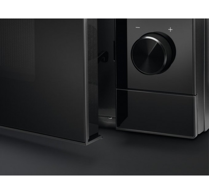 Мікрохвильова піч Electrolux, 29л, електрон. керування, 900Вт, гриль, дисплей, інвертор, чорний